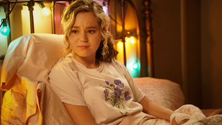 <em>Stargirl </em>catches its breath in a table-setting episode